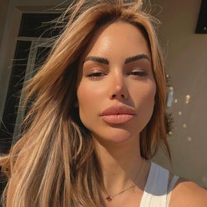 Iva Grgurić, 32 (Instagram明星)