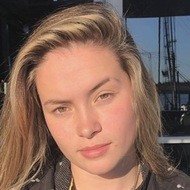 Izzy Stone, 21 (Estrella de TikTok)