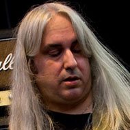 J. Mascis, 59 (Guitarrista)
