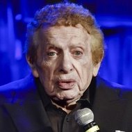 Jackie Mason (1931 - 2021) (喜劇演員)