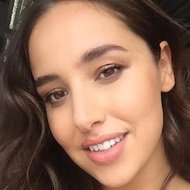 Jada Sezer, 36 (Model)