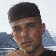 Jake Alan Stenning, 28 (Estrella de Instagram)