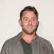 Jake Glaser, 41 (Membre de la famille)