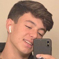 Jakob Morales, 22 (TikTok明星)