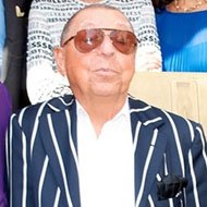 James Galanos (1924 - 2016) (Styliste modéliste)