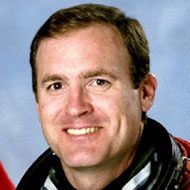 James Halsell, 69 (宇航員)