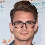 James Kennedy, 32 (Nghệ sĩ guitar)