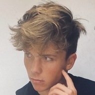 James Riker, 21 (TikTok明星)