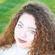 Jamileh Navalua, 24 (YouTube Star)