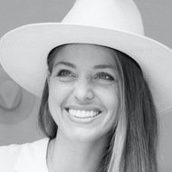 Janessa Joy Leoné, 38 (时装设计师)