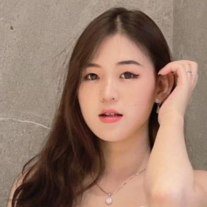 janice.sc, 19 (TikTok Star)