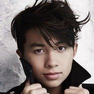 Jared Patalinghug, 23 (Cantante Pop)