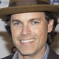 Jaron Lowenstein, 51 (Chanteuse pop)