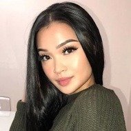 Jasmin Elago, 31 (Instagram明星)