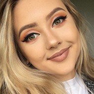 Jasmine Clough, 23 (YouTube明星)