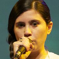 Javiera Mena, 42 (流行歌手)