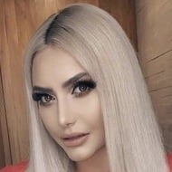 Jeni de la Vega, 32 (现实之星)