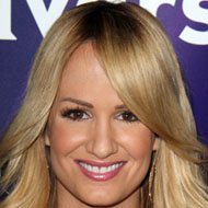 Jenn Brown, 44 (体育广播员)