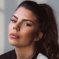 Jenna Owens, 39 (Dẫn chương trình radio)