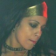 Jennifer Arroyo, 50 (贝斯手)