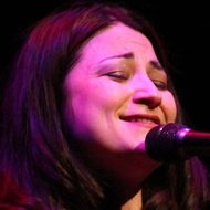 Jennifer Knapp, 51 (民歌手)