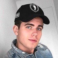 Jeremi Sikorski, 26 (Weltmusik-Sänger)