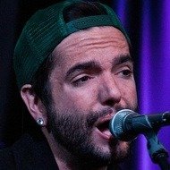 Jeremy McKinnon, 38 (金属歌手)