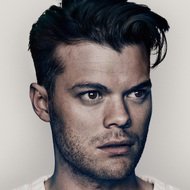 Jeremy Pritchard, 41 (贝斯手)