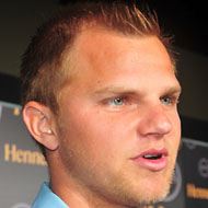 Jimmy Clausen, 38 (Jugador de Fútbol Americano)