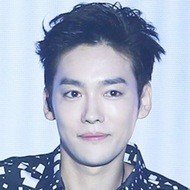 Jinwoo Kim, 32 (流行歌手)