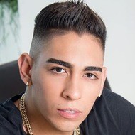 Joao El Grande, 28 (Cantora de música mundial)