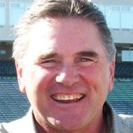 Joe Glenn, 76 (HLV bóng đá)