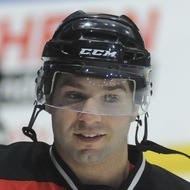 Joe Whitney, 37 (Un joueur de hockey)