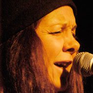 Johnette Napolitano, 66 (搖滾歌手)