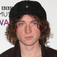 Johnny Bond, 34 (Guitarrista)
