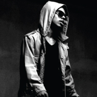 Johnny Rain, 32 (R＆B歌手)