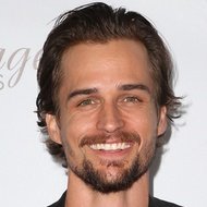 Jon Ecker, 40 (Attore TV)