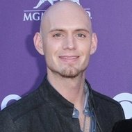 Jon Jones, 45 (贝斯手)