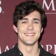 Jonah Hauer-King, 30 (Actor de Televisión)