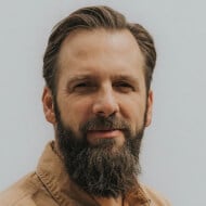 Jonathan Helser, 47 (Певец евангелия )