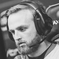 Jordan Gilbert, 33 (Giocatore di eSports)