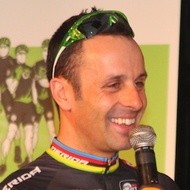 José Antonio Hermida, 45 (騎單車的人)