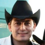 José Manuel Figueroa, 48 (Cantora de música mundial)