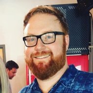 Josh Denny, 42 (Apresentador de programa de TV)