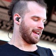 Josh Gilbert, 38 (Bajista)