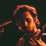 Josiah Marshall, 32 (贝斯手)