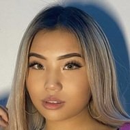 Joy Zheng, 21 (TikTok明星)