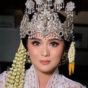 Juanda Hasid Sorumba, 43 (Makeup Artist)