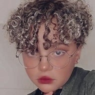 Júlia Costa, 19 (流行歌手)