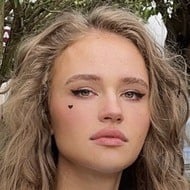 Julia Gisella, 26 (Illustrator)
